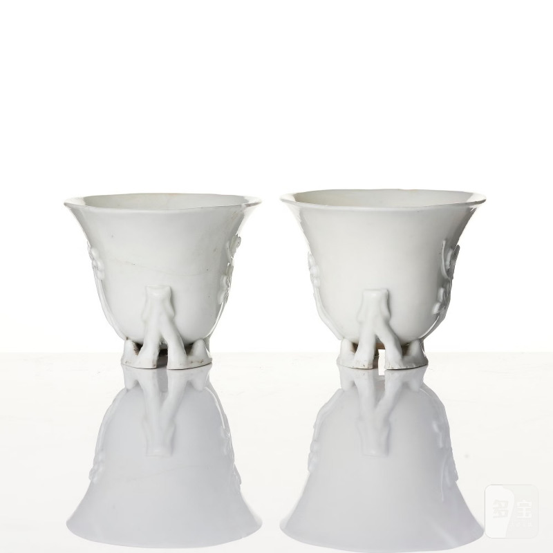 A blanc de chine vase and three cups, - 图4